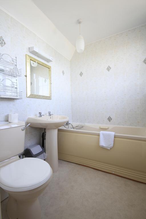 The Paragon - Guest Accommodation สการ์โบโรห์ ห้อง รูปภาพ